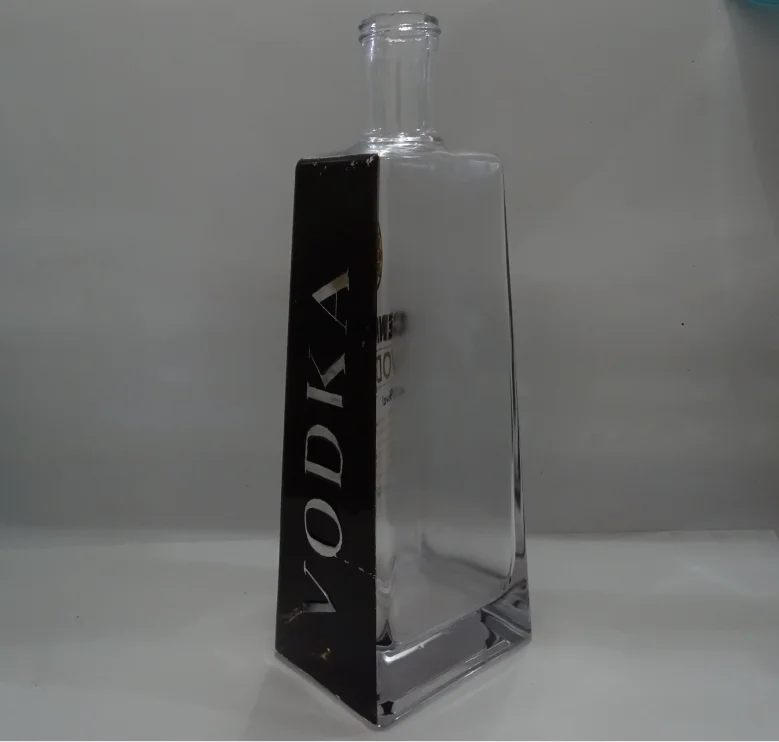 750毫升独特的俄罗斯风格的空伏特加玻璃瓶带标签