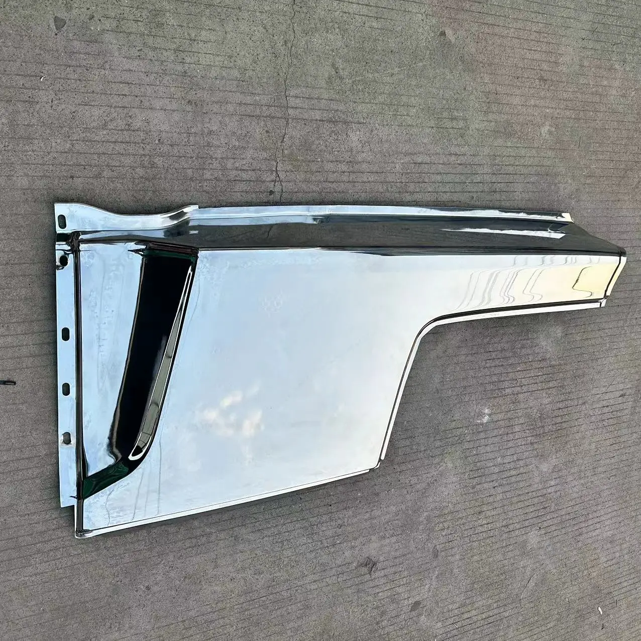 Japanese Truck Nissa UD/QUON Original Chrome-plated Sleeper Board supplier