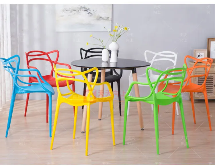 Plastic Outdoor Garden Chair European Recreational Master chair with Armrest Italy Design Leisure Cafe Chair