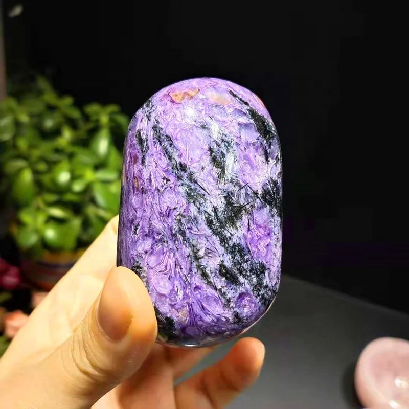 罕见的天然雕刻水晶棕榈石灵气宝石水晶石 charoite 石