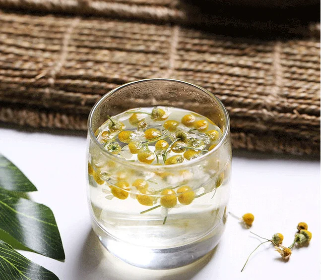 dried chamomile flowers7.png