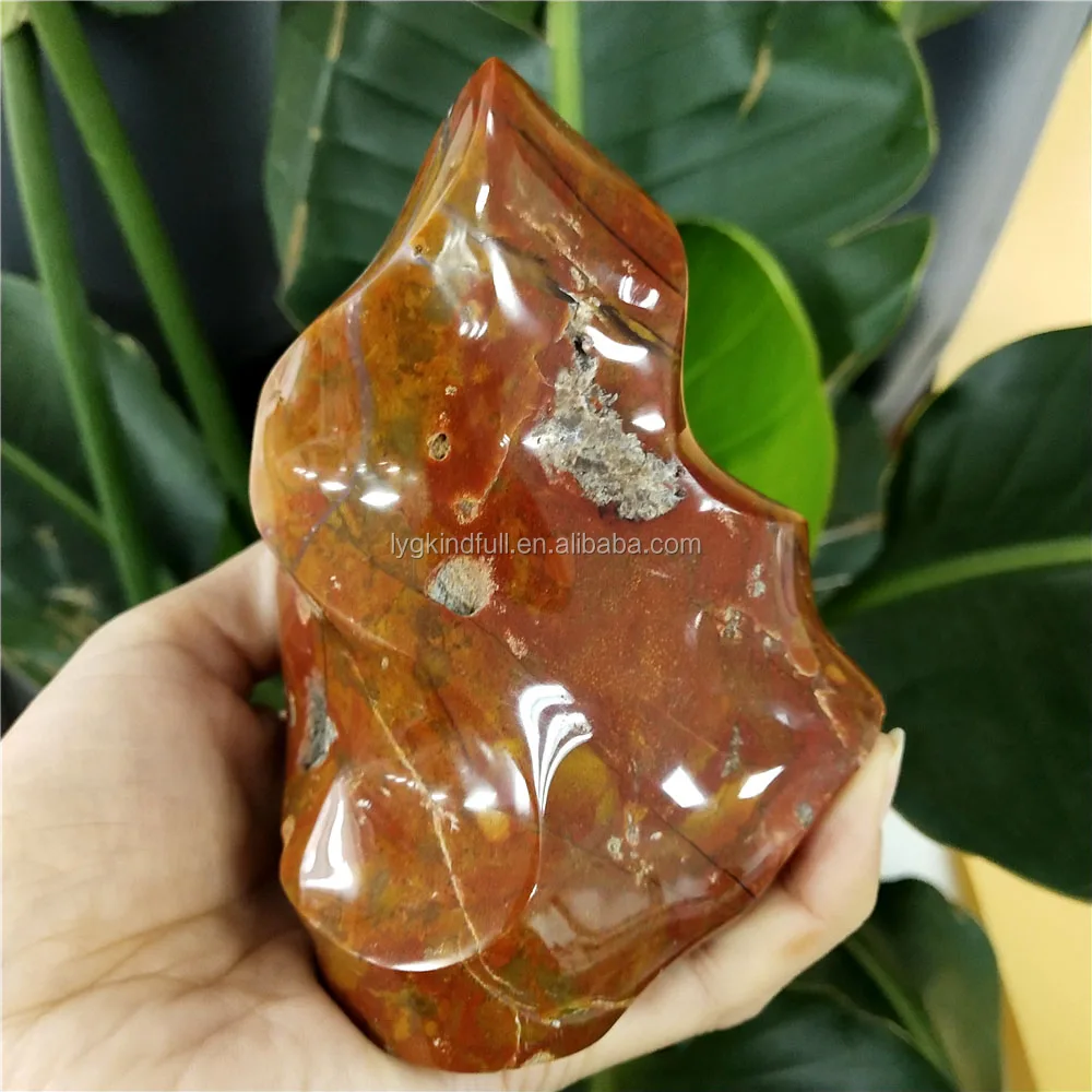 自然疗法的手工雕刻巫术装饰mookaite水晶石火焰形状工艺家居装饰礼品