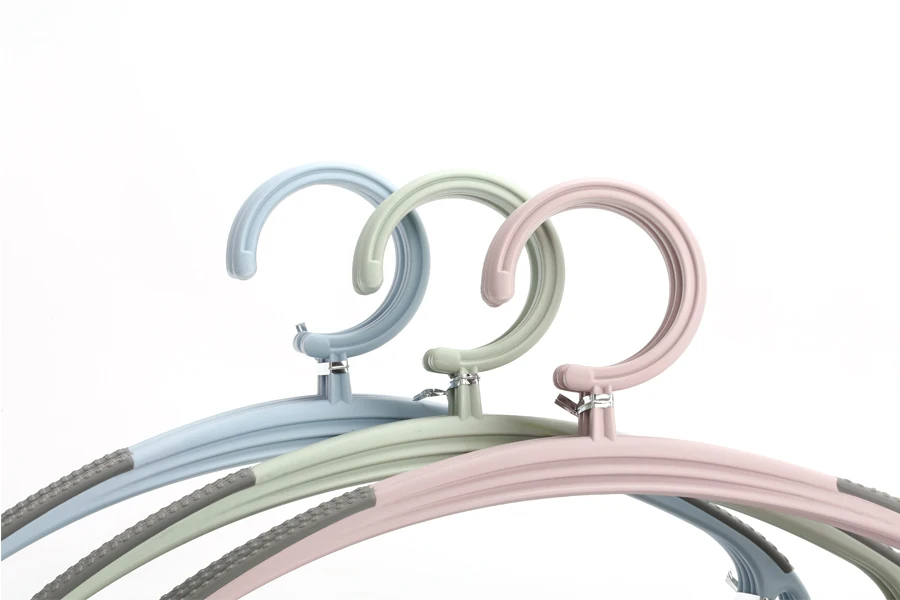 Non slip plastic baby cloth hangers, hanger for kids clothes printed logo