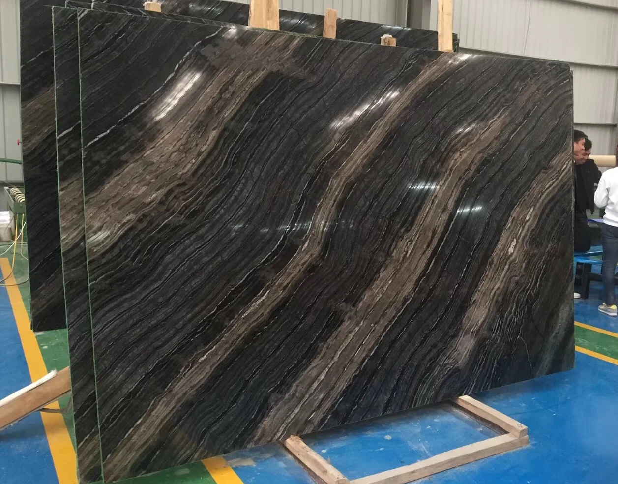 деревянный мрамор. Marmo black forest. огромные мраморные плиты. мрамор палисандро белый. ванная мрамор и дерево в интерьере.