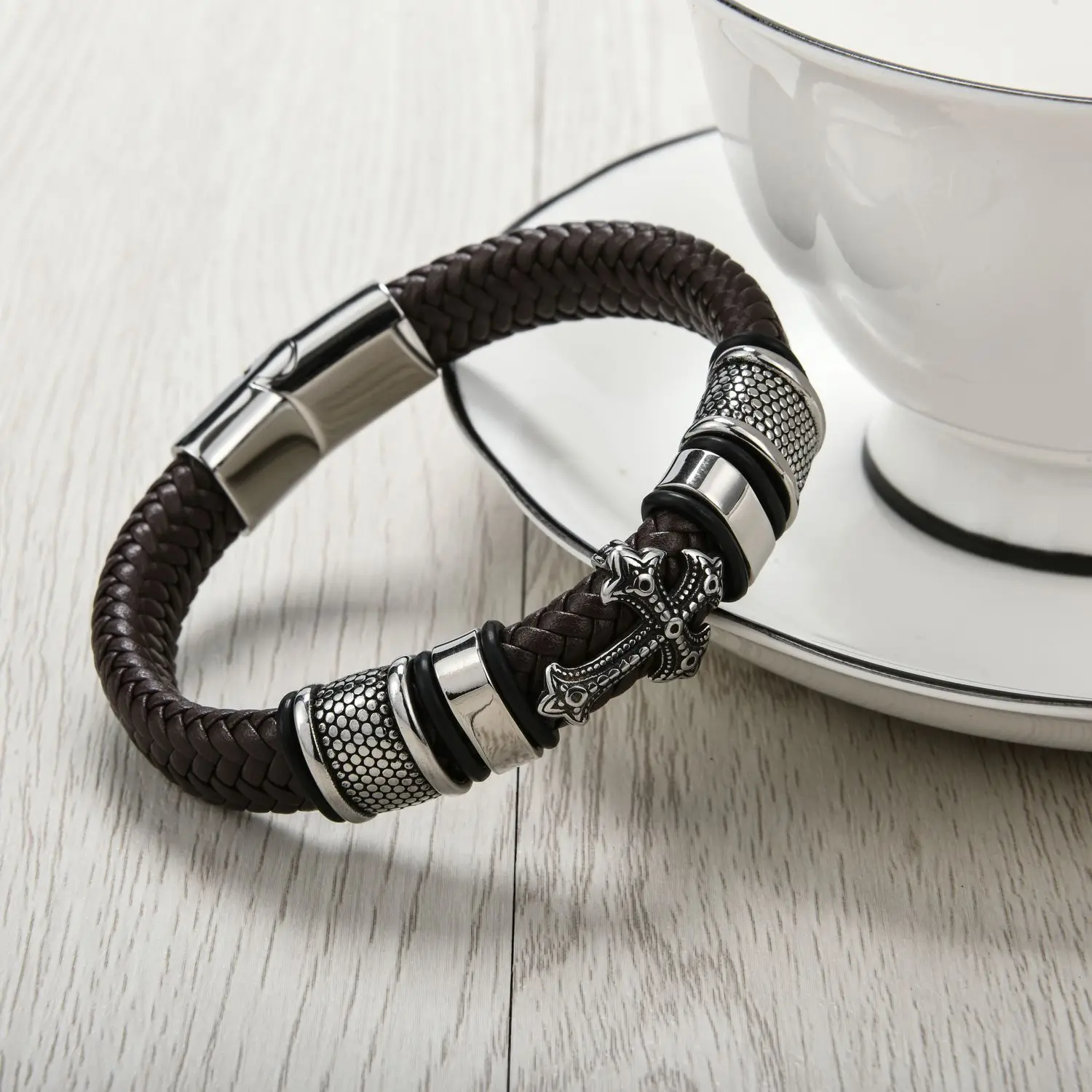 Men's Fashion Charm Bracelets Woven Cross with Stainless Steel New Magnetic Buckle Wholesale Leather Bracelets