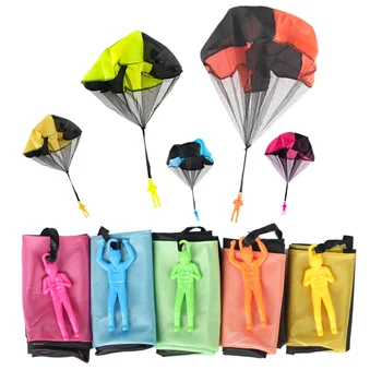 户外有趣手伞兵孩子玩扔降落伞塑料投掷手伞兵玩具