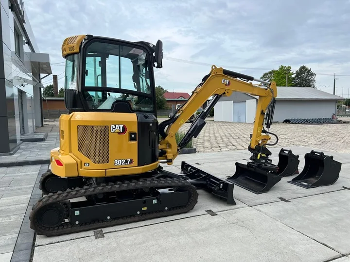 Mini Excavator Caterpillar Original Japan CAT 302.7 302 Crawler Digger ...