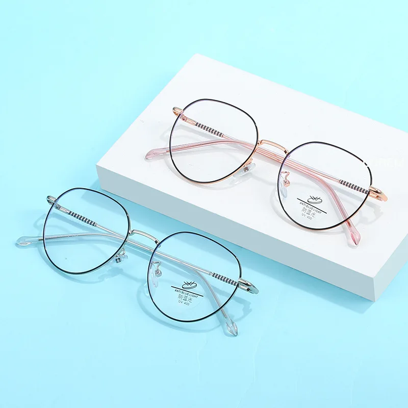 blue light filtering glasses