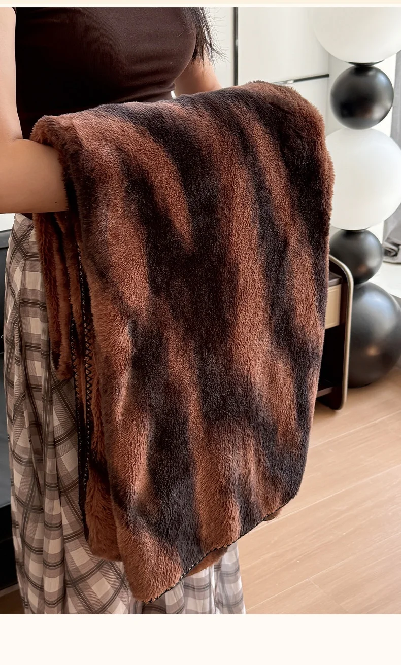 Blanket Cross-Border Tuscany Solid Winter Knitted Eco-friendly Modern Simple Polyester Flannel Customizable Lightweight Machine supplier