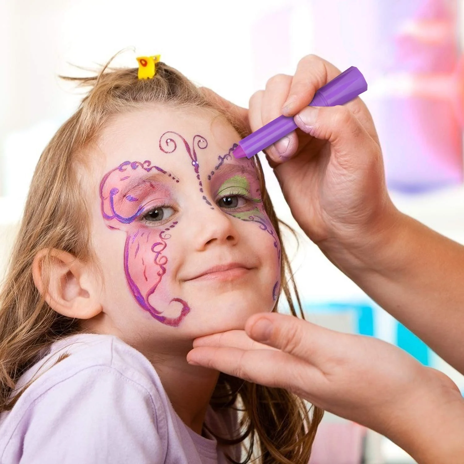 环保无毒可洗面漆棍子为孩子们化妆和体育迷化妆