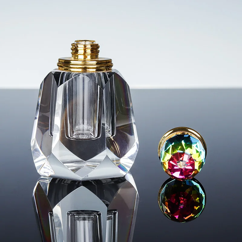 Luxury crystal perfume bottle customized logo glass crafts details