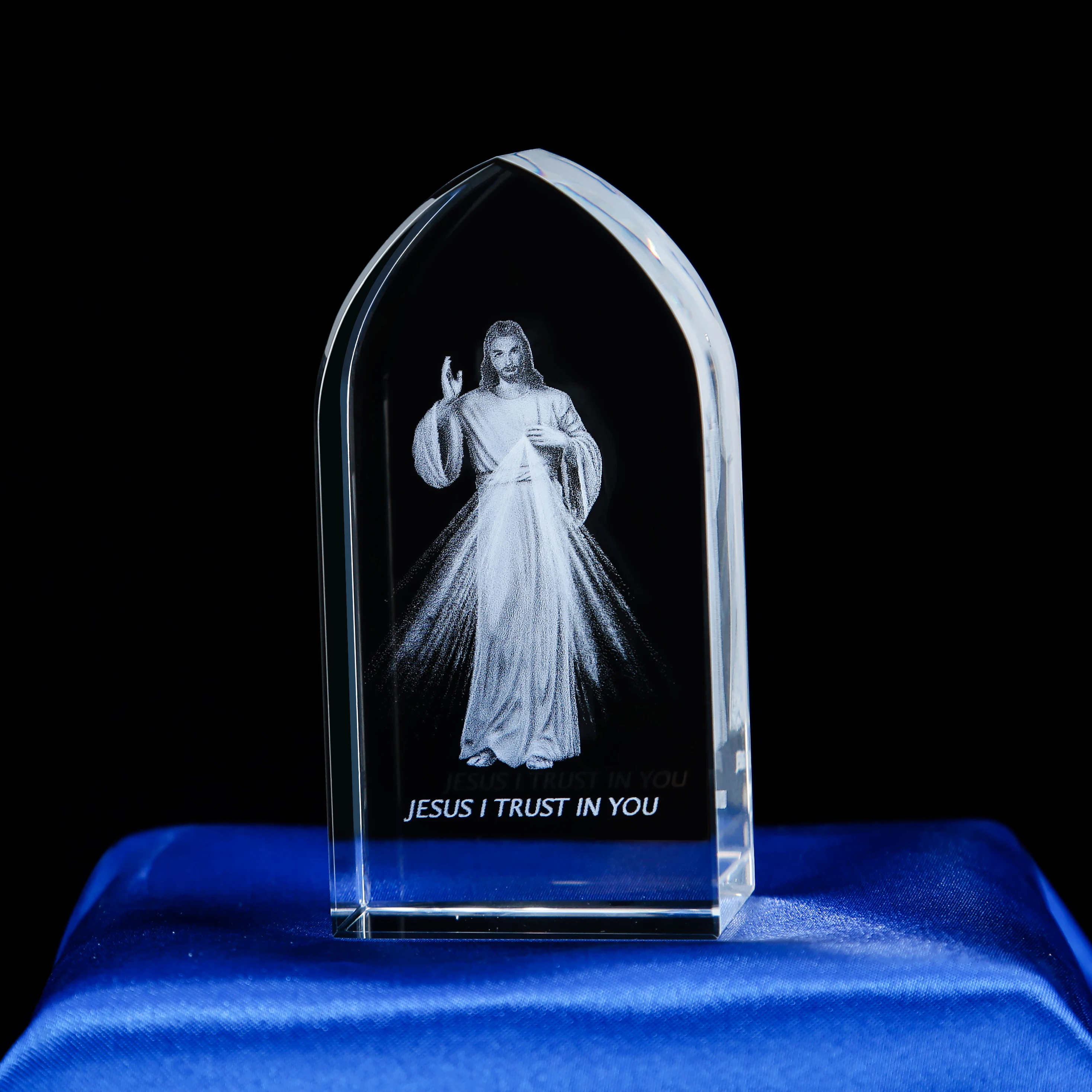 High Quality Catholic Icon Our Lady Portrait Religious Souvenir 3D Laser Etched Crystal Glass Cube supplier