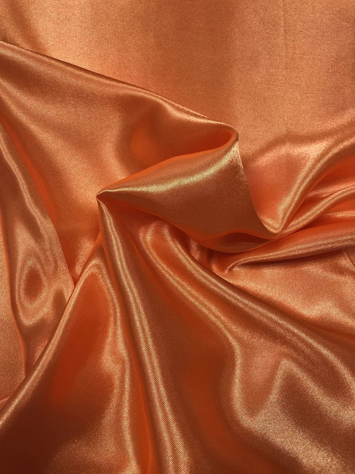 75d * 150d 宽度: 210厘米 重量: 63gsm 颜色: 七彩 类型: 缎面料