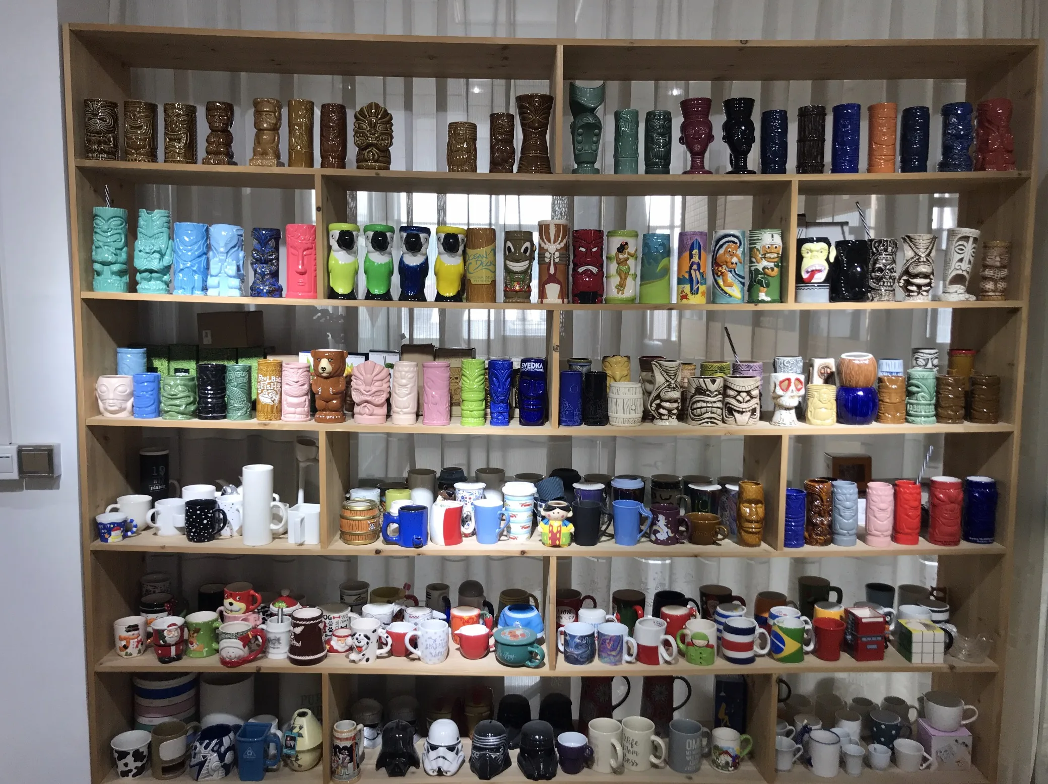 Hot sales Snow Man Hawaii Tiki Mugs Cocktail Football Cup Beer Beverage Mug Wine Mug Ceramic Tiki Mugs