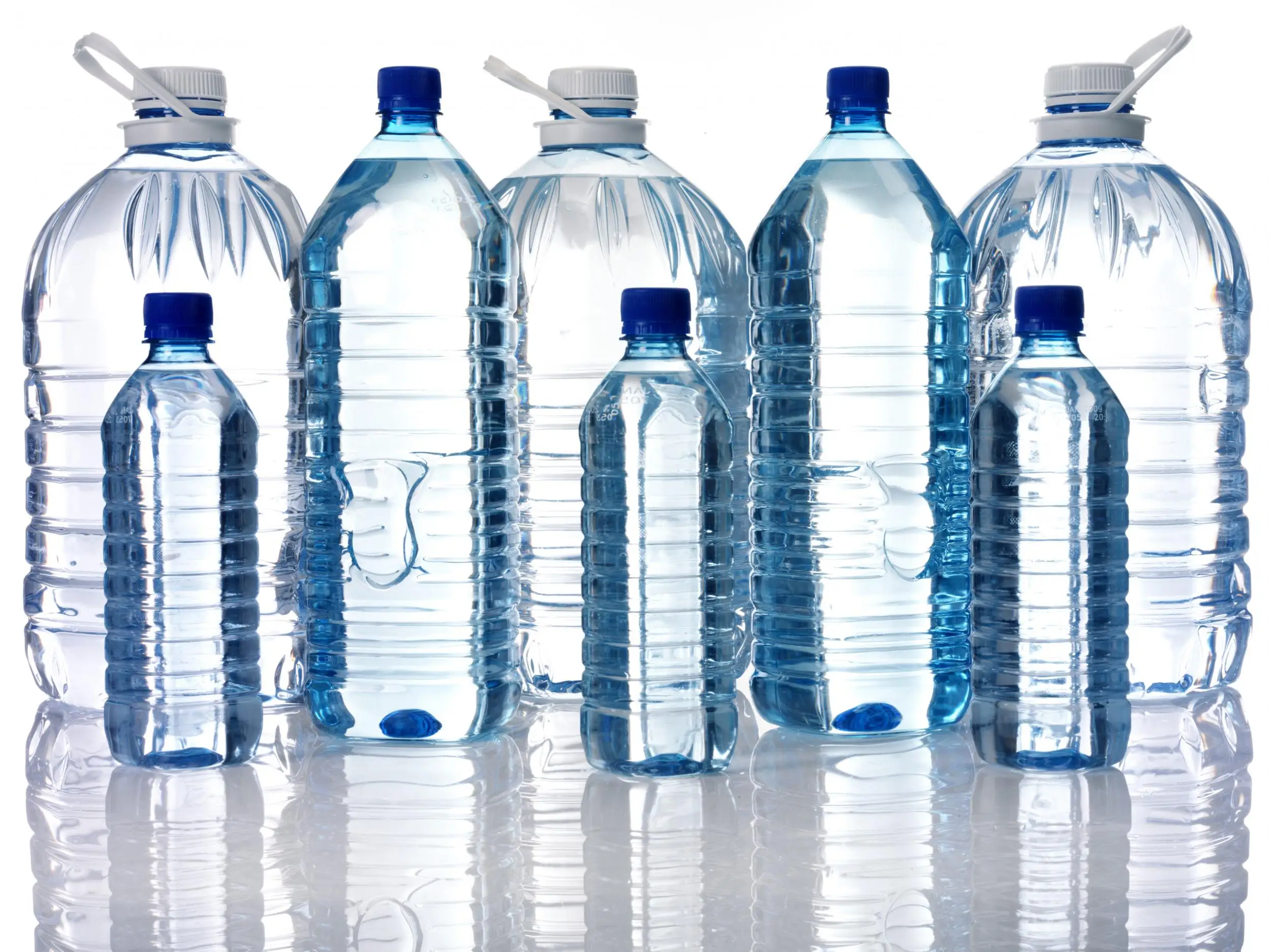 Питьевая вода казань. Бутилированная вода. Бутылка для воды. Вода питьевая бутилированная. Вода в бутылях.