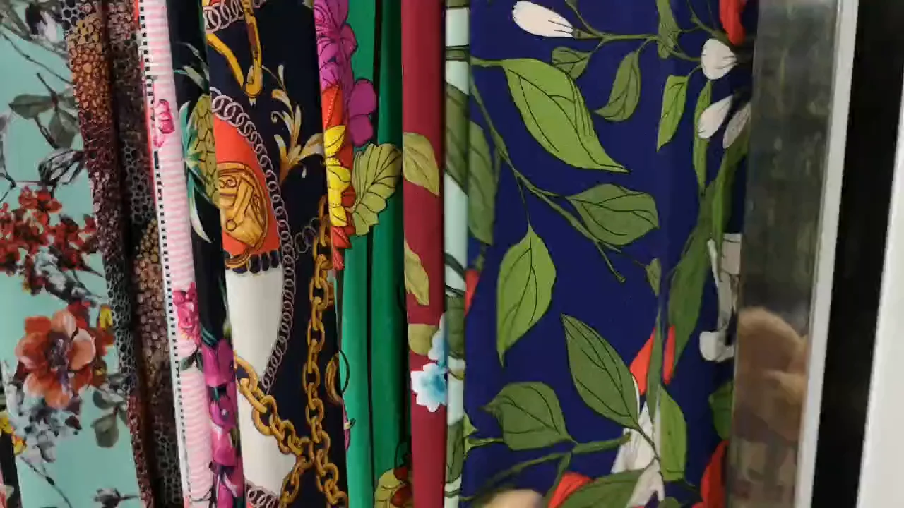 Dress Fabric Supplier Top Selling Fashion Print Rayon Fabric Stocklot