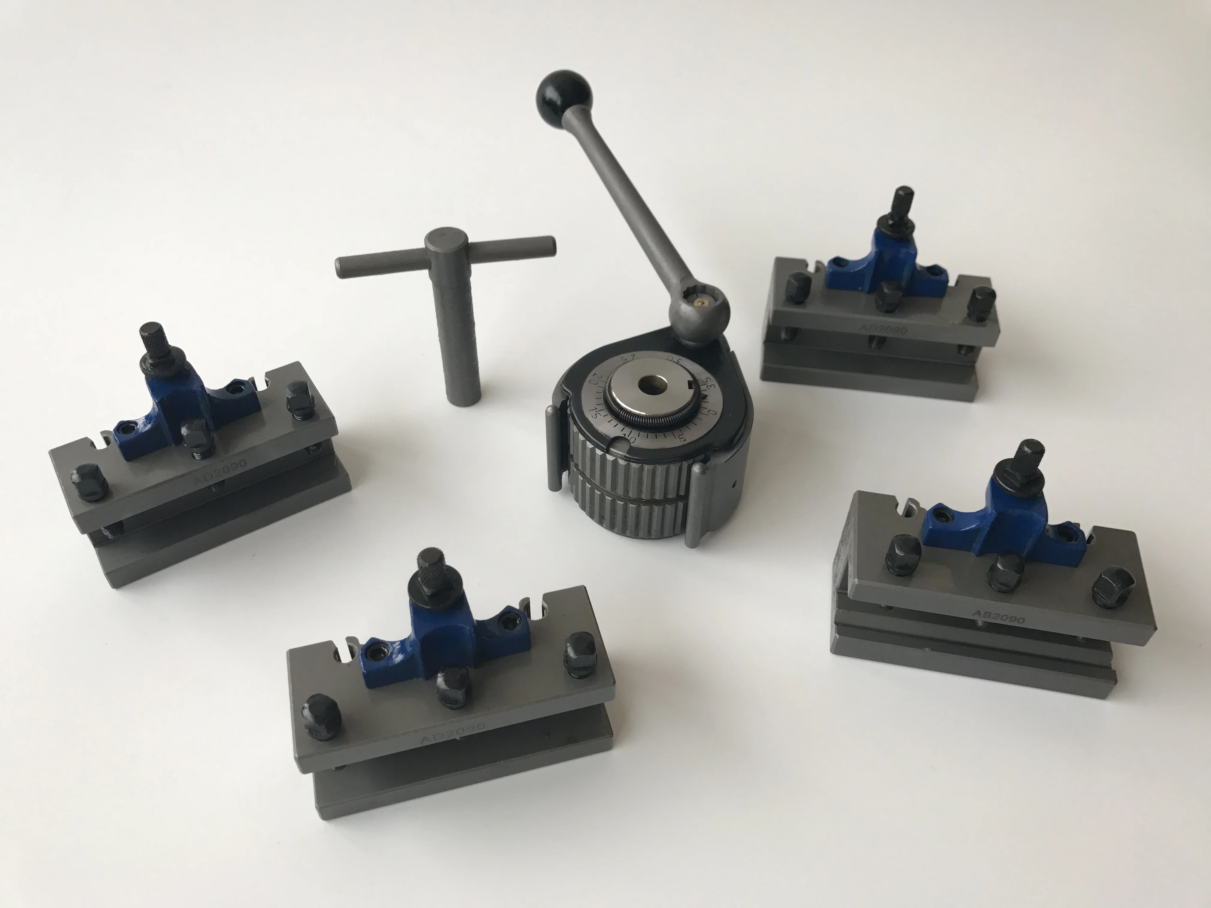 Quick change tool post and tool holders 