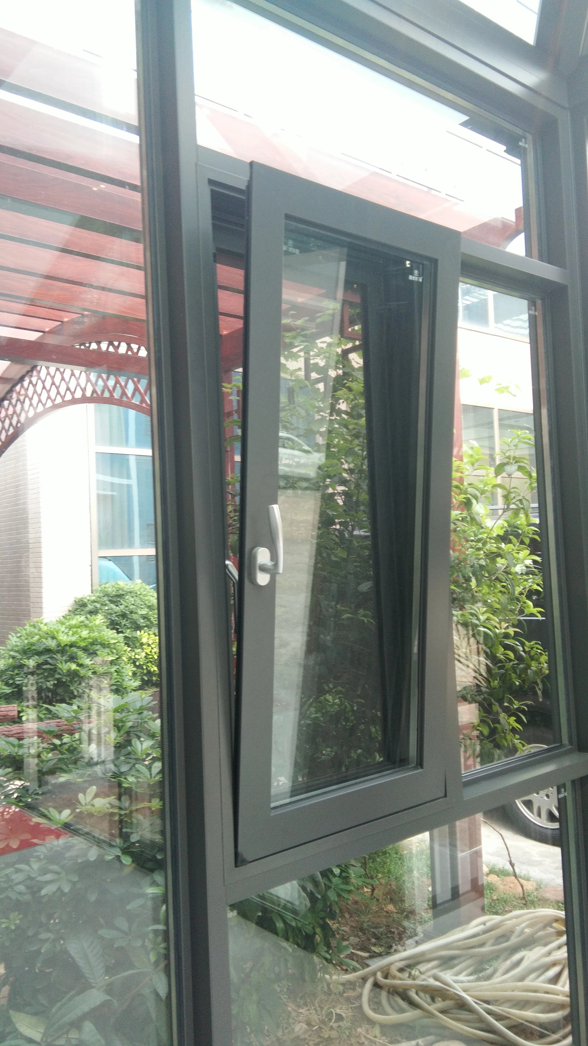 aluminum awning window.jpg