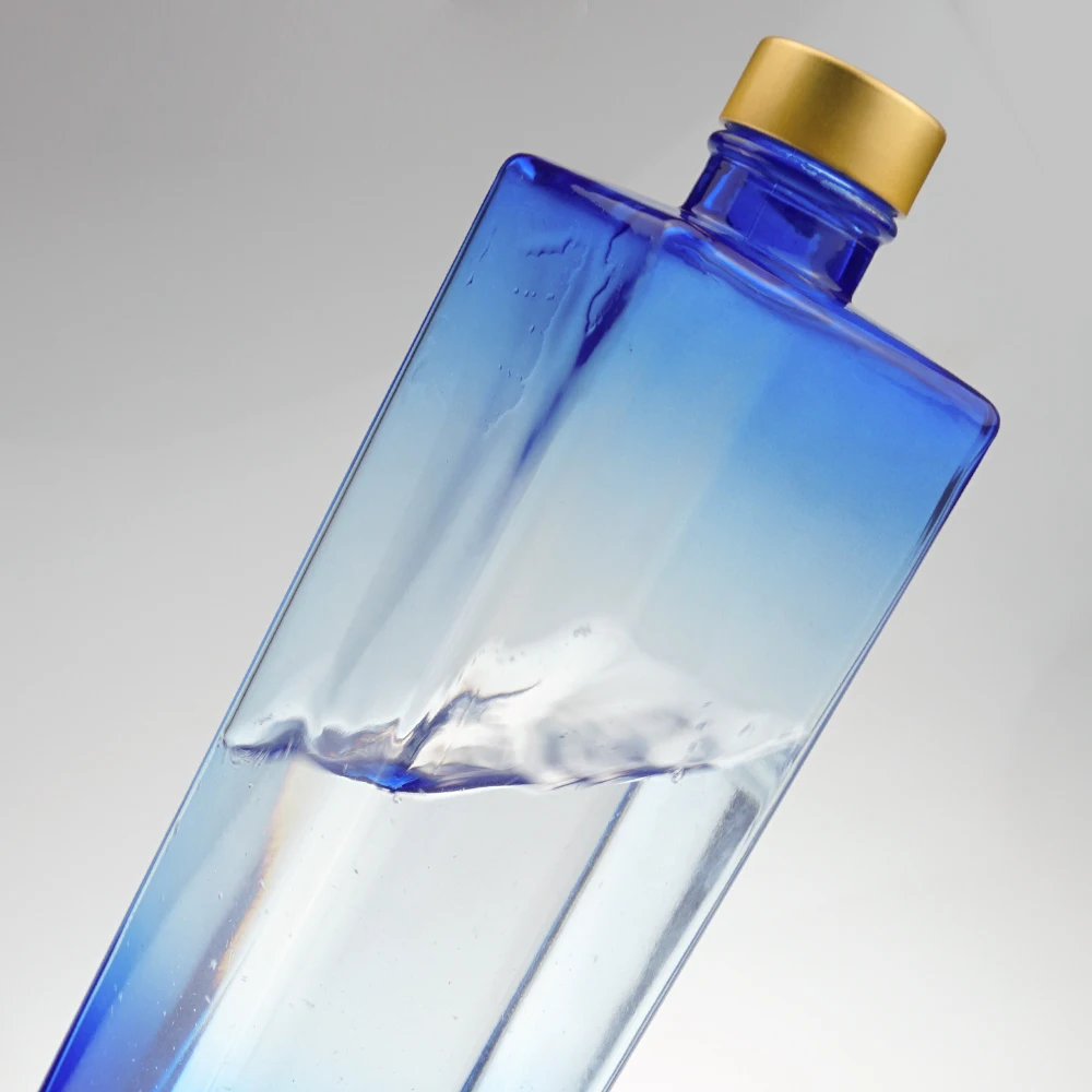 厚底750毫升 25 盎司葡萄玻璃瓶喷雾印花渐变褪色蓝色威士忌酒瓶方形