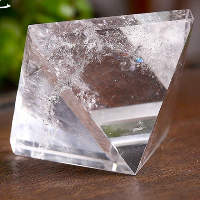 工厂批发天然透明白色石英晶体能量金字塔愈合宝石轮金字塔vastu