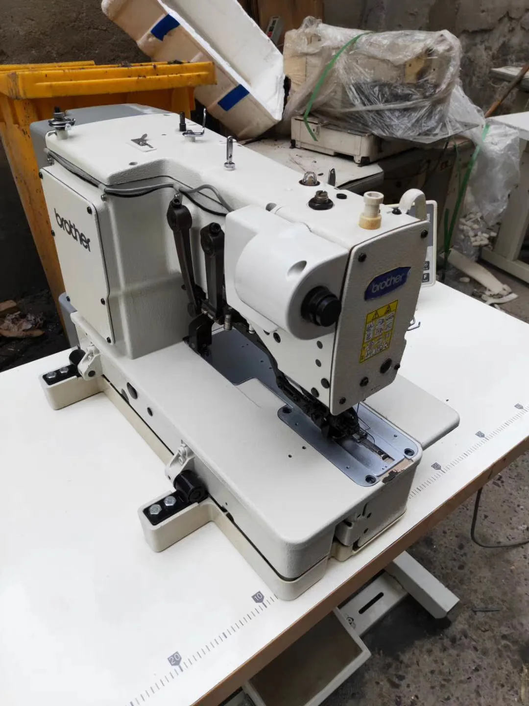 Japan Brand Brother 800b Computer Driven Flat Stitch Buttonhole Machine