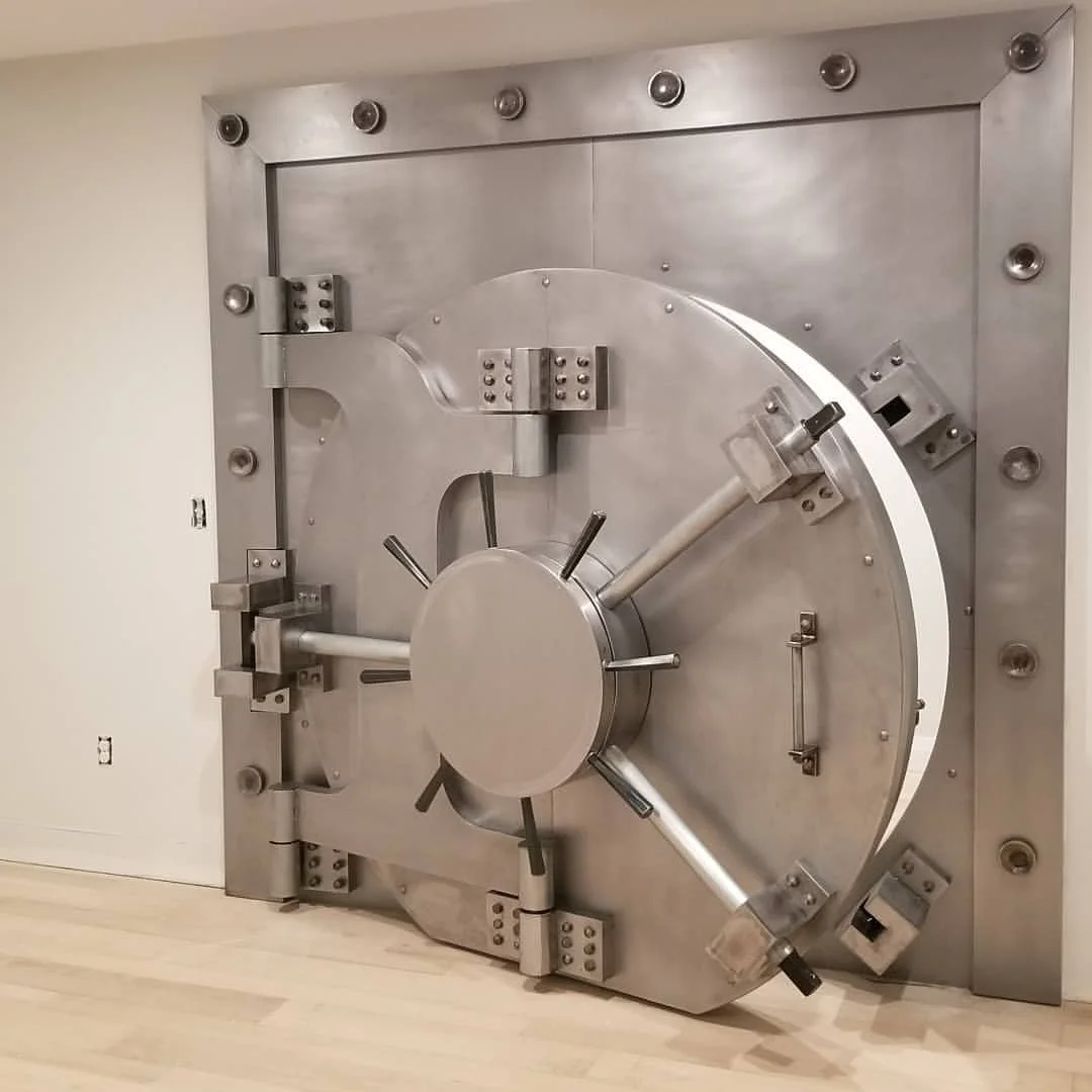 Ball vault. Сейфовая дверь для хранилища монолит м07б. Vault Door. Сейфовая дверь 850х800. Двери стальные сейфовые хранилище.