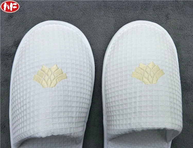 Low Price Cotton Velvet Eva Washable Velour Embroidered Custom Disposable Personalized Hotel Slippers