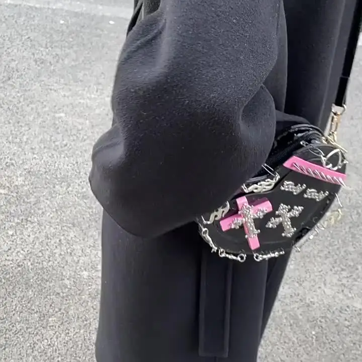 Women's Cool Personality Dark Style Crossbody Handbag Heart-Shaped