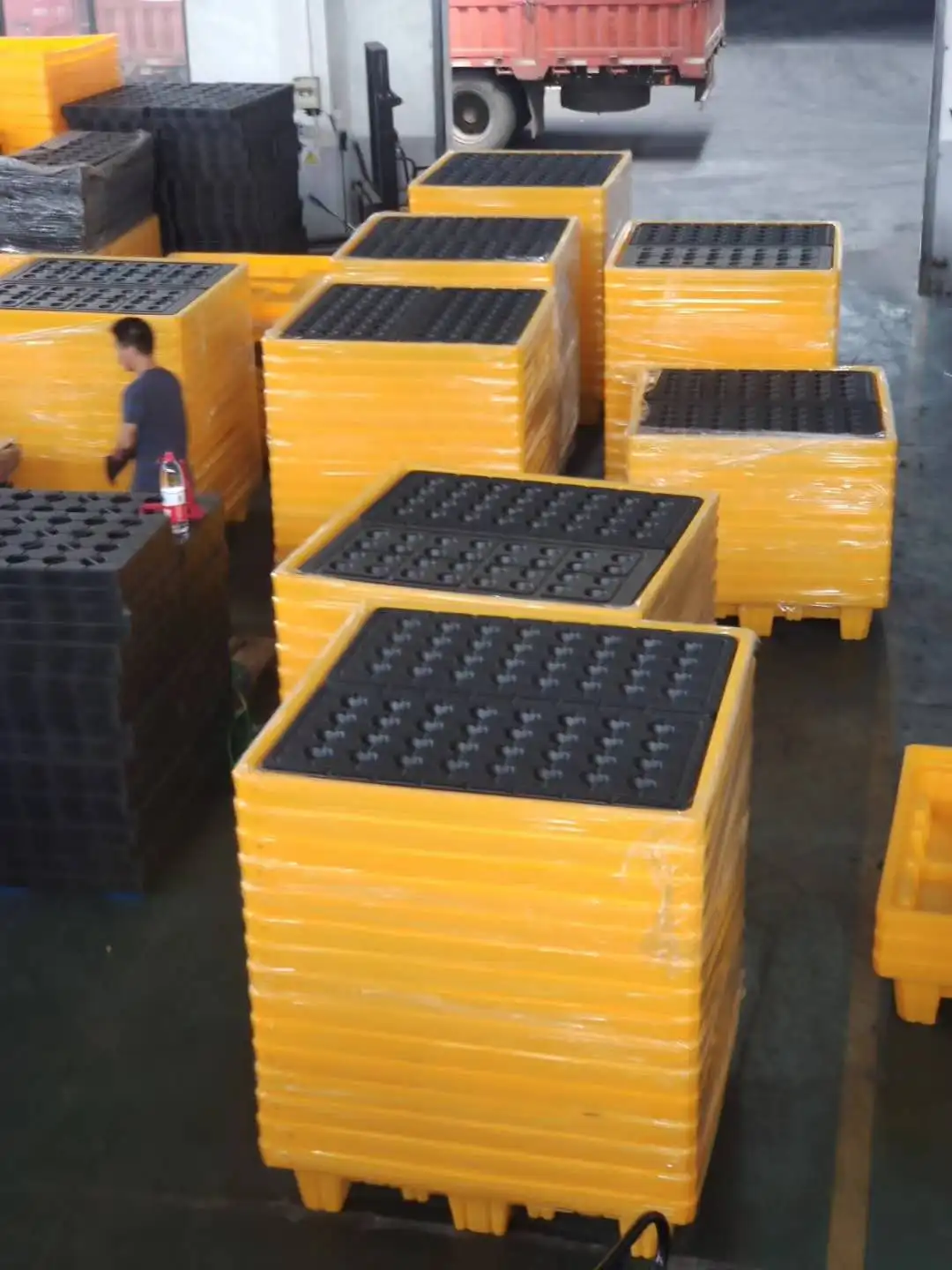 4-drums-spill-plastic-pallet-for-oil-chemical-liquid-storage-energy