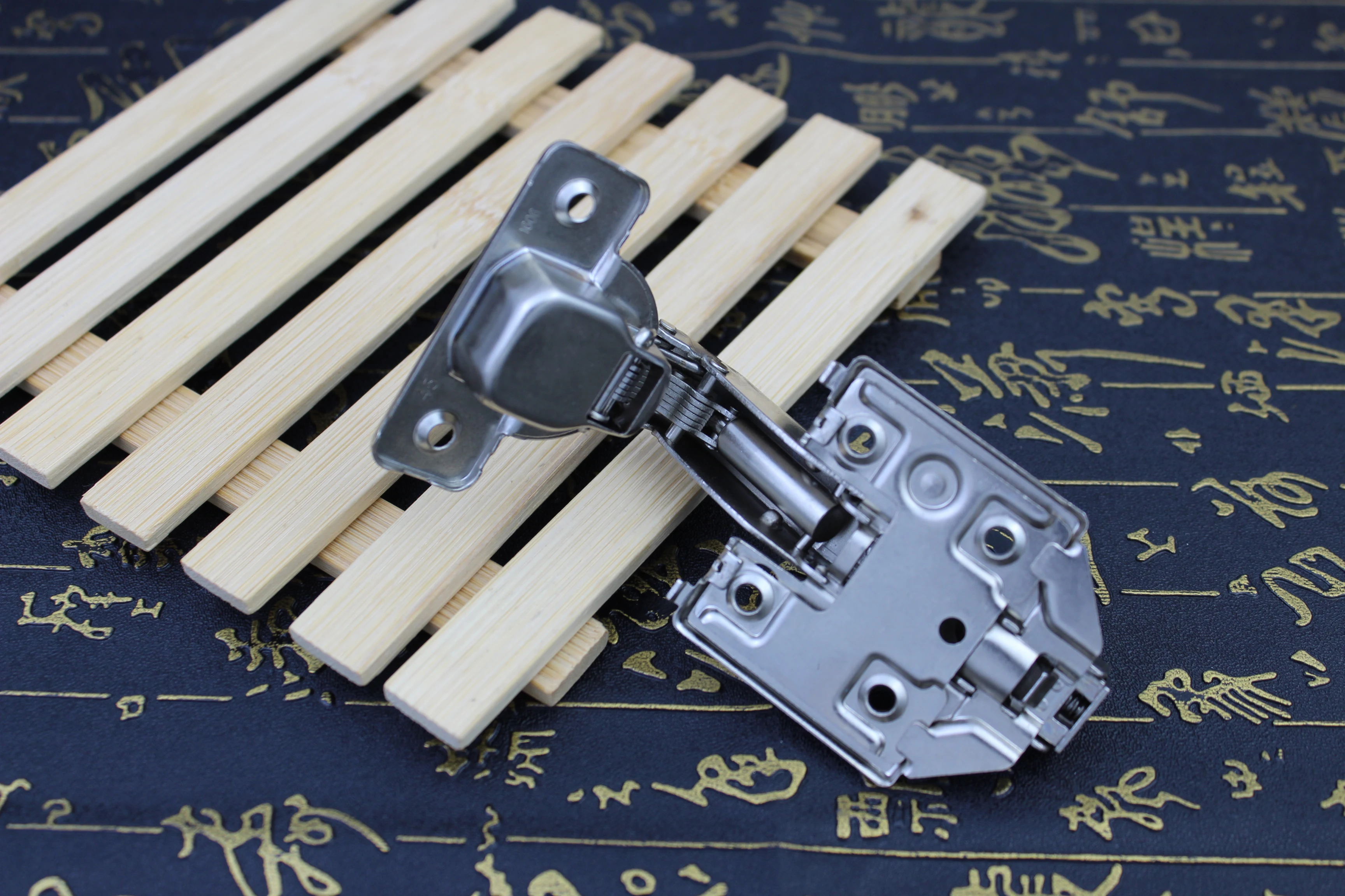 Iron material clip-on 3D adjustable hydraulic cabinet hinges