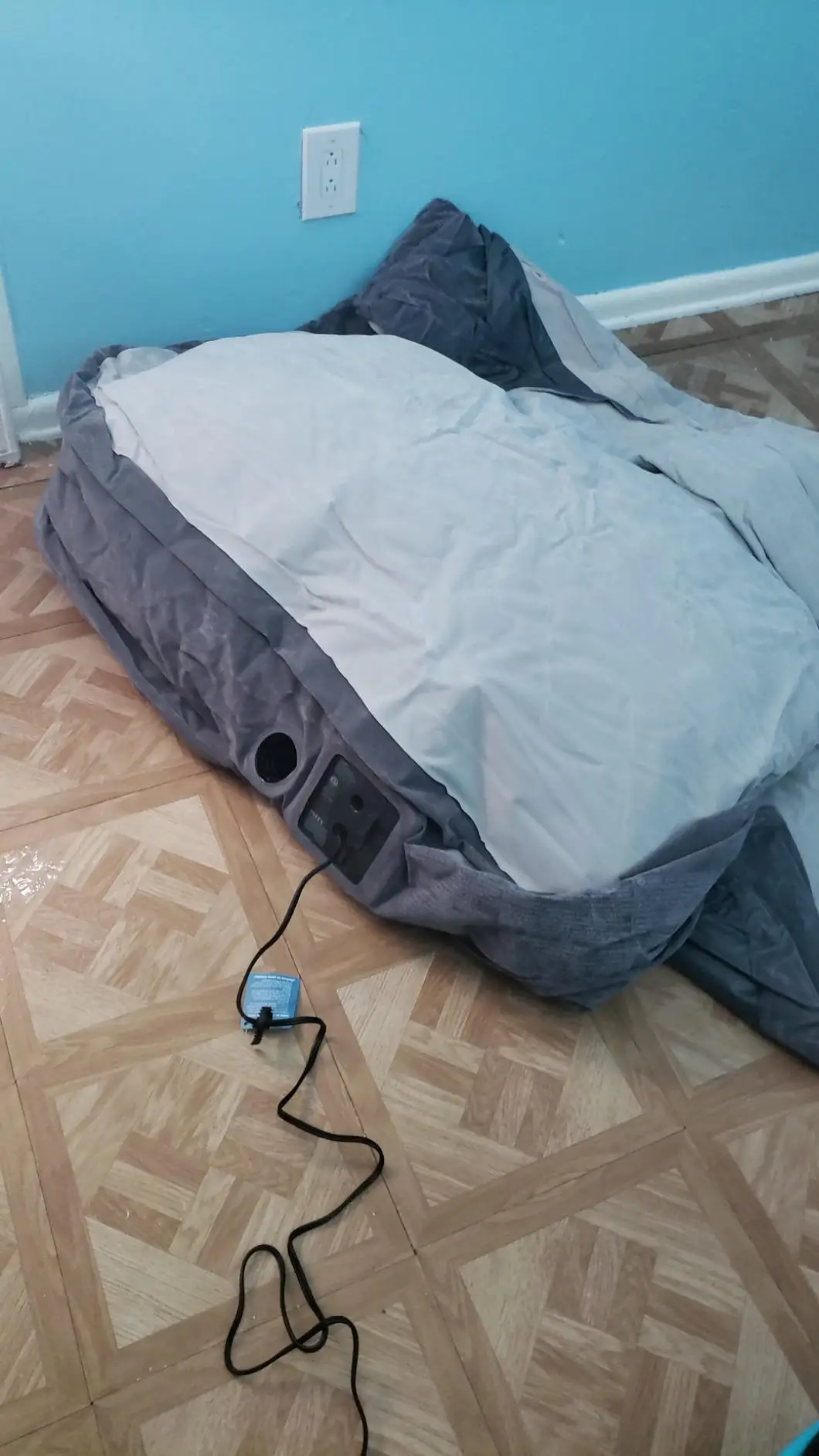 Woqi Air Mattress Self Inflatable Blow Up Bed Auto Shut Off Comfortable