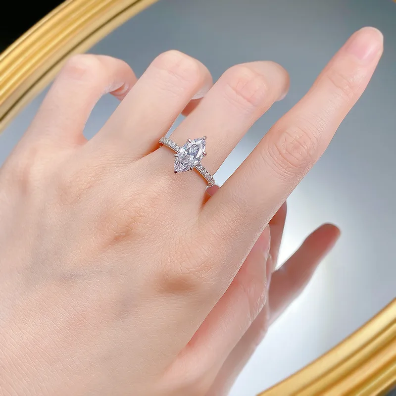 S925 Sterling Silver High Luster Platinum-Plated Diamond Vintage Crown Goddess Horse Eye Simple Couple Design Gemstone Fine