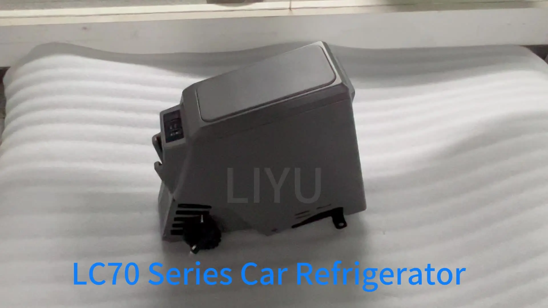 Toyota Land Cruiser 79 Car Fridge - 12V/24V Compressor