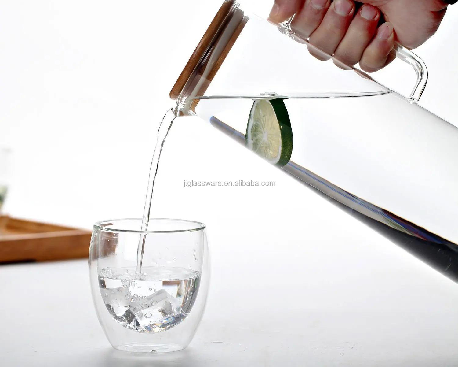 1500毫升耐热硼硅酸盐玻璃水罐/水瓶/带不锈钢盖的壶,用于自制果汁和