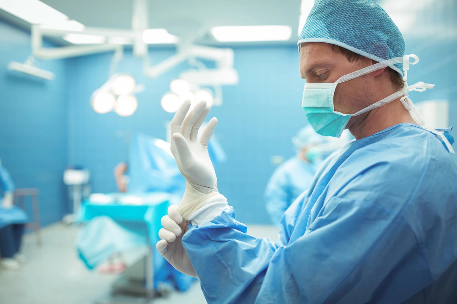 Операционные хирургические перчатки для врачей хирургов