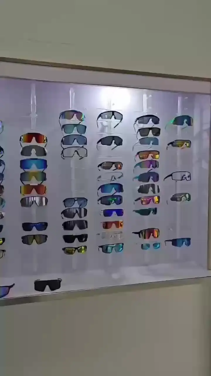 protezione UV400, antiriflesso, design elegante e minimalista
