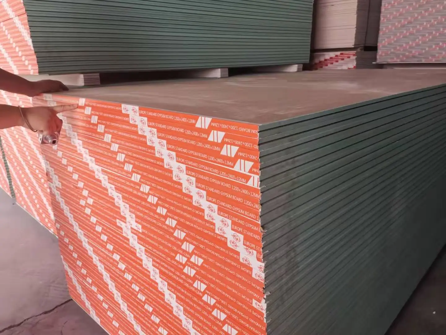 Fireproof Type 4*8ft Sheetrock Drywall Board Gypsum Plaster Board For