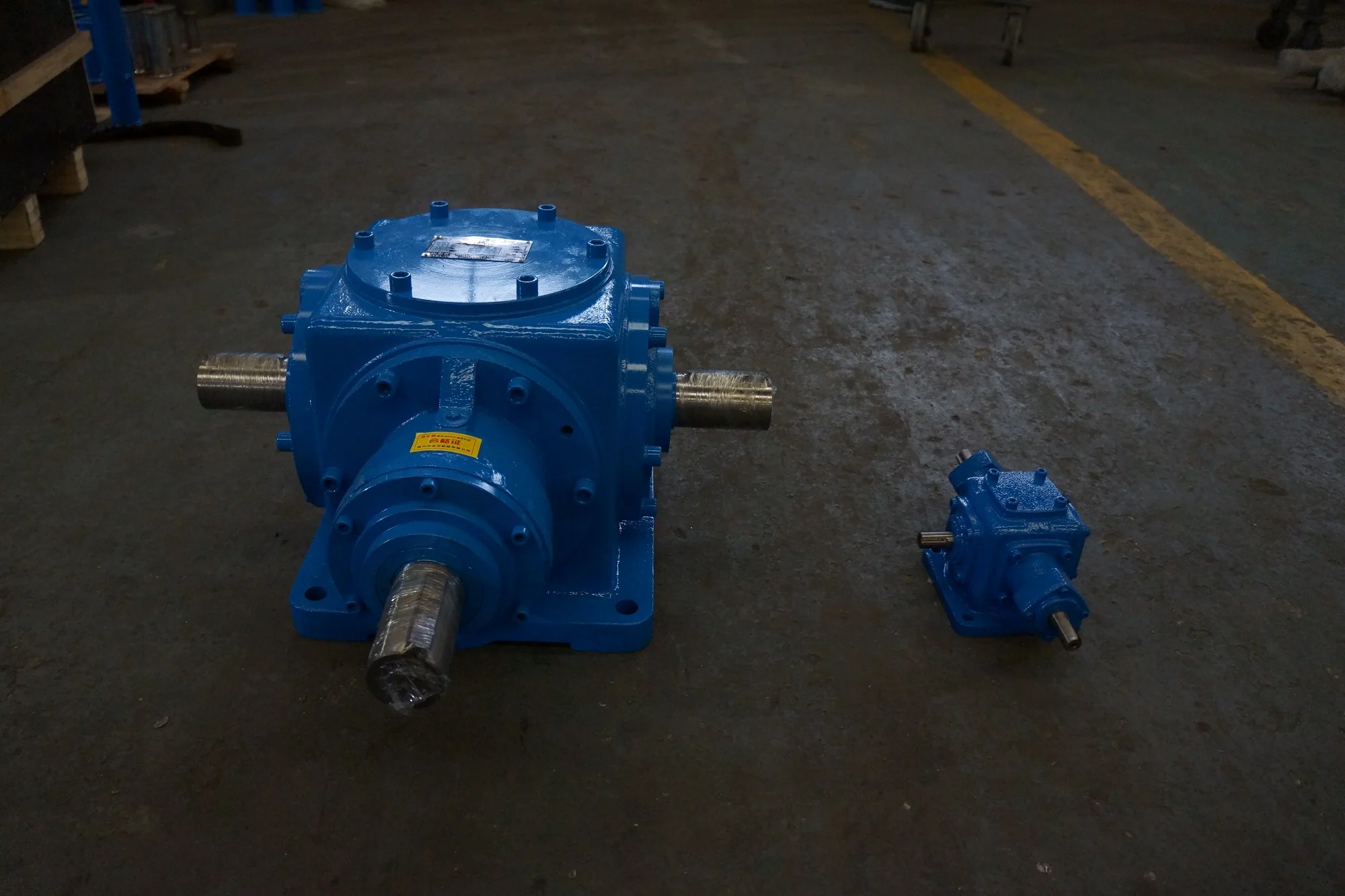 因素供应优质定制变速箱 t 农业机械锥齿轮变速箱