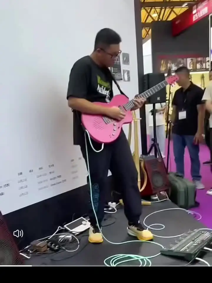 Natasha Nebulaスマートエレキギターカーボンファイバー構造シングル