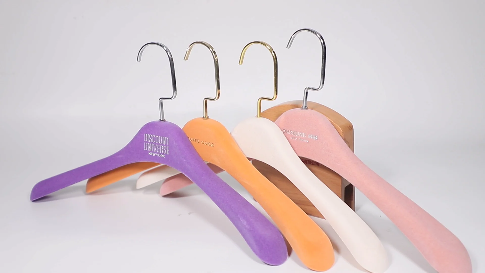 2020 Yt Custom Velvet Plastic Hanger Nonslip Clothes Hanger With Silver