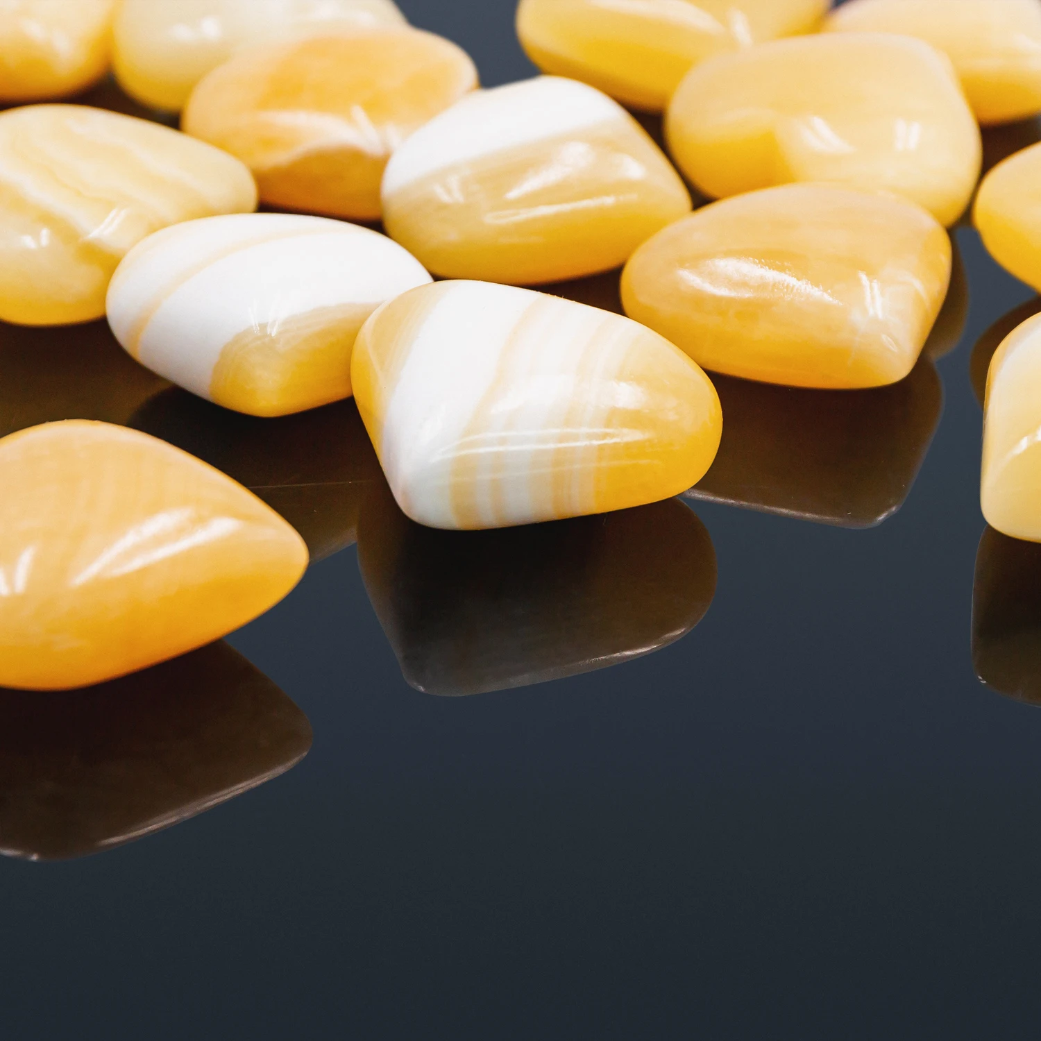 批发天然手工雕刻水晶橙色方解石心家居装饰