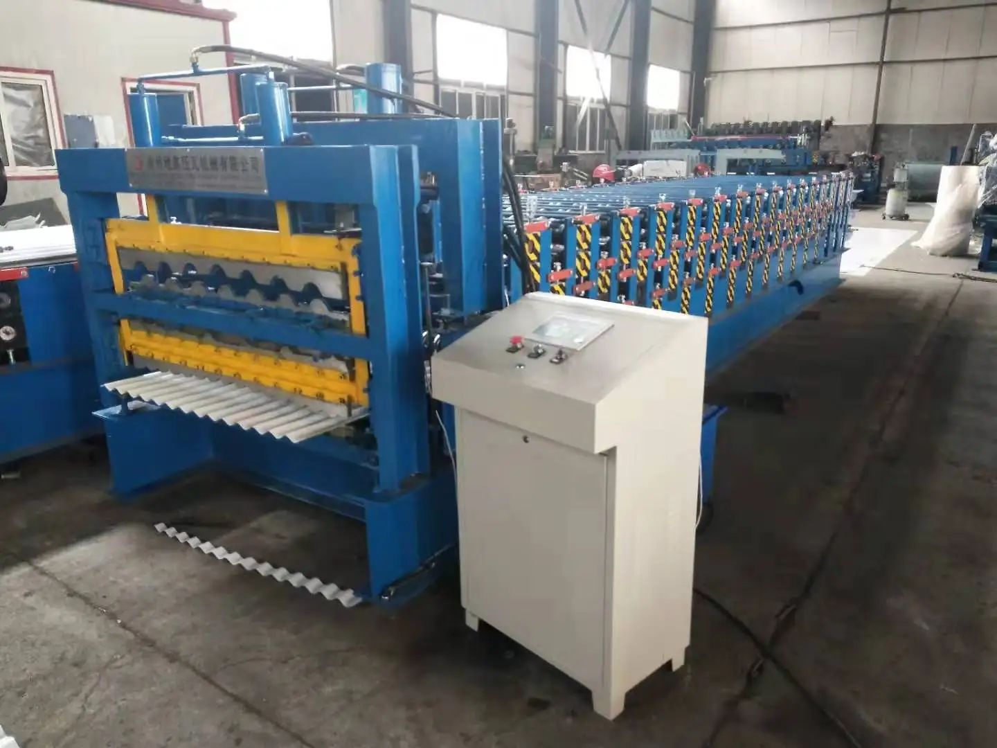 Three Layer Corrugated Roof Tile Roll Forming Machine Aluminum Metal Roofing Sheet Making Machine
