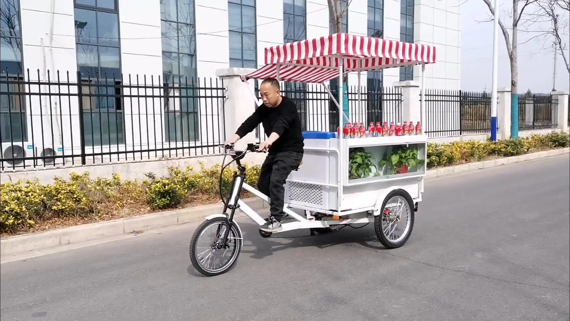 electric bicycle ice cream cart Serving Tricycle  Bikesmotion Our pedal assistance bikes minimize any extra oomph necessary in certain hilly or less paved areas to ensure that you get your business rolling whatever the environment. This New E-Bike Concept Wants