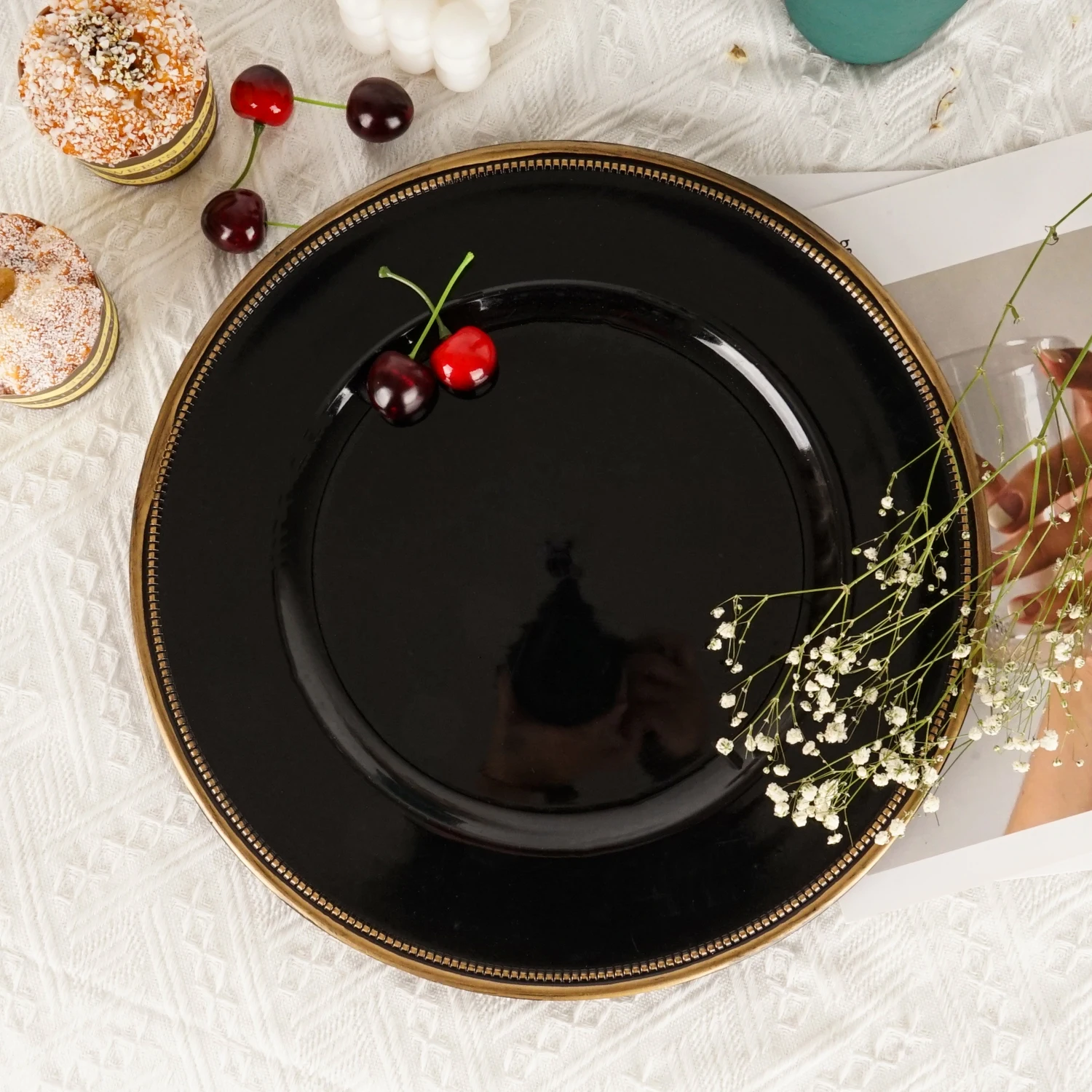 Modern Round Black Charger Plate Gold Rim Plastic Charger Plates For