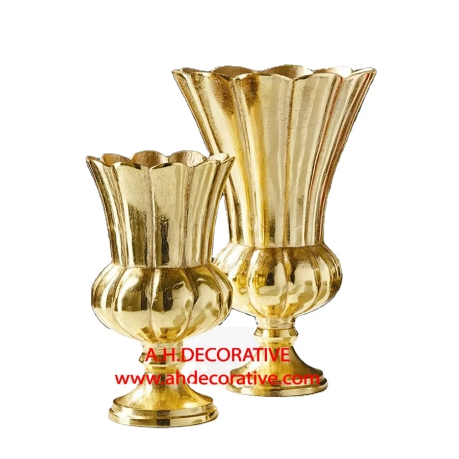Trending Aluminum Handmade Designing Gold Finished Flower Vase For Indoor And Outdoor Decoration