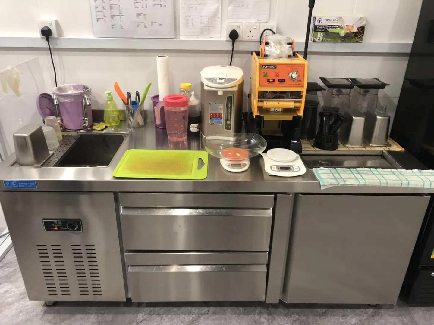 Factory Price Refrigerated Bubble Tea Working Bench With Frozen Bar