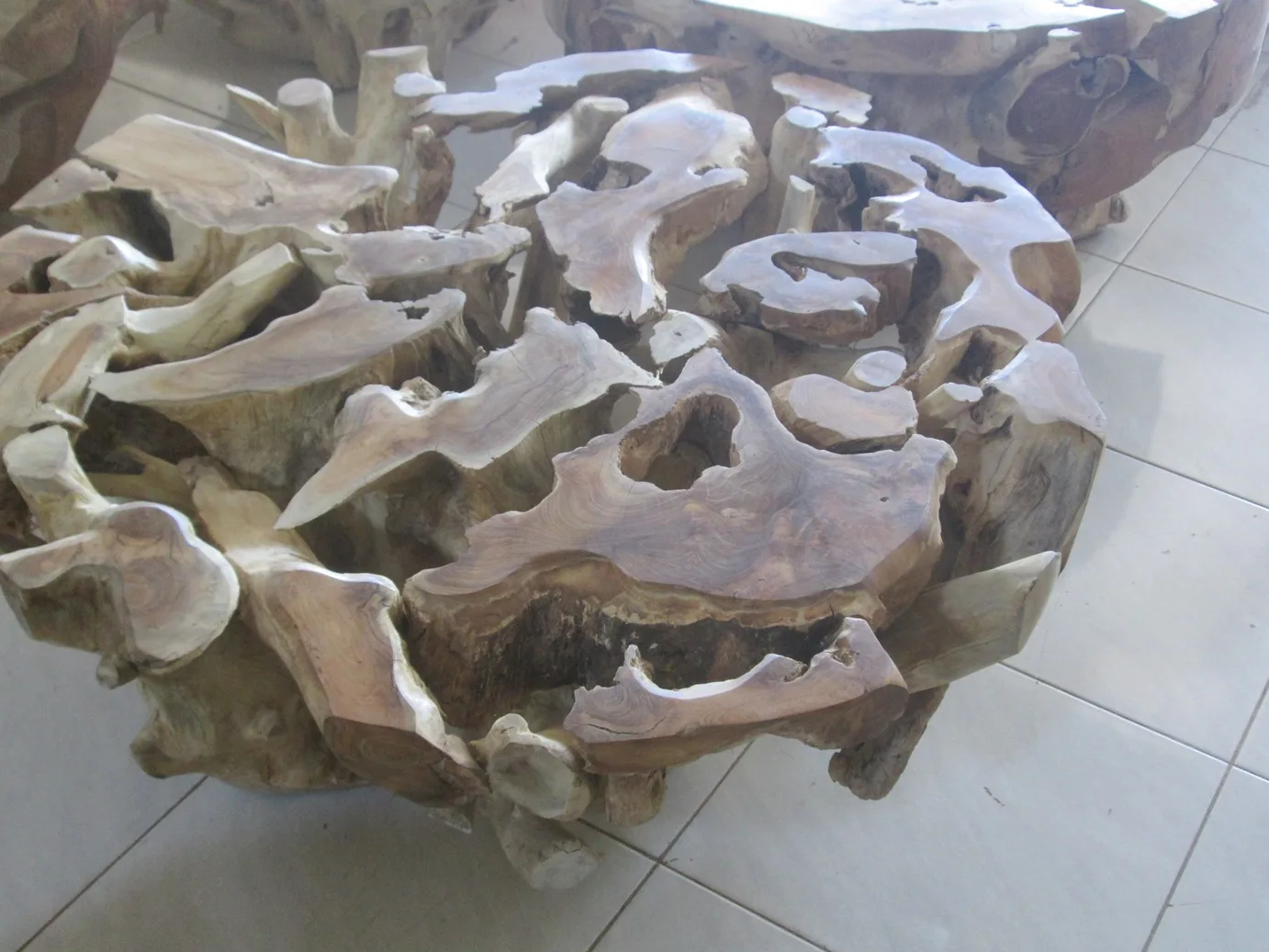 Kopi Akar Jati - Teak Root Coffee Table Round Shape
