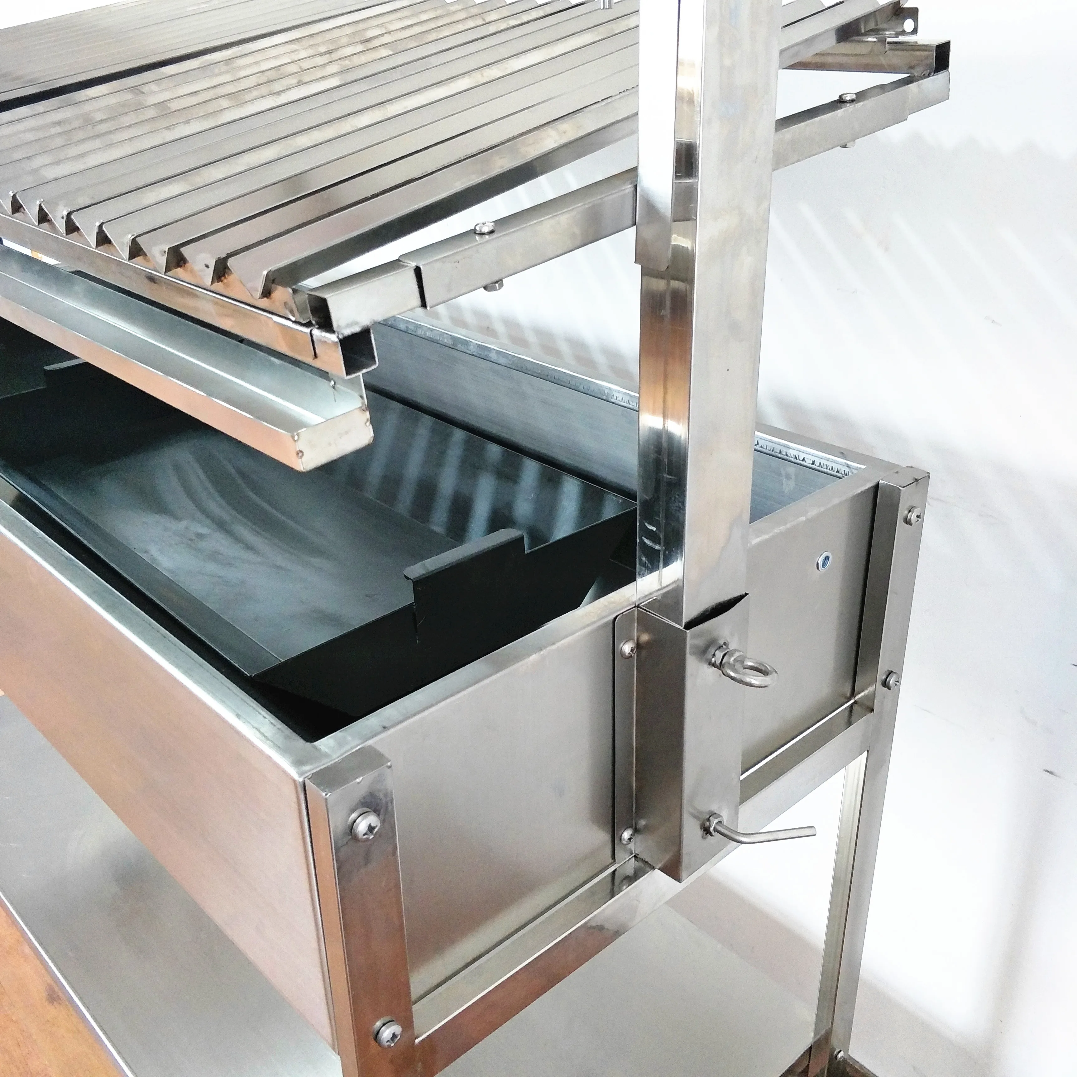 Adjustable Height Argentine Parrilla Style Charcoal Barbecue Commercial