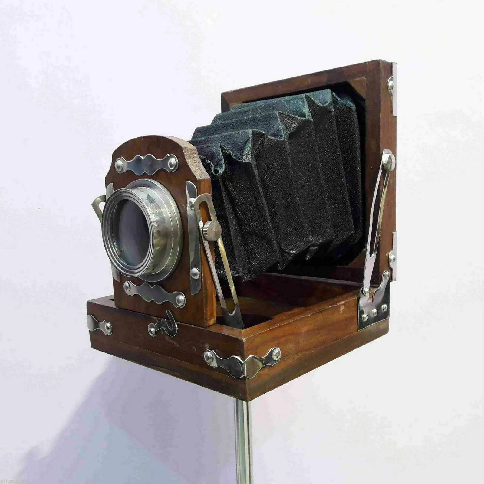 Antique Style Vintage Old Camera With Tripod Stand Model Home ...