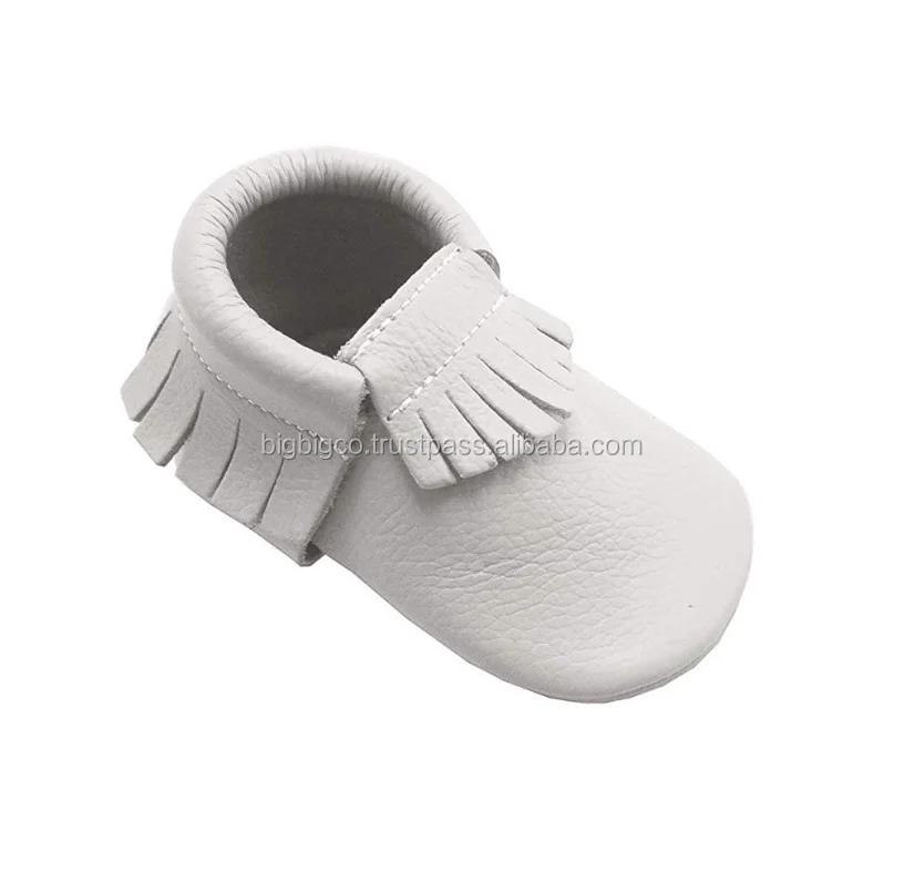Moccains shoes 2442 (1).png